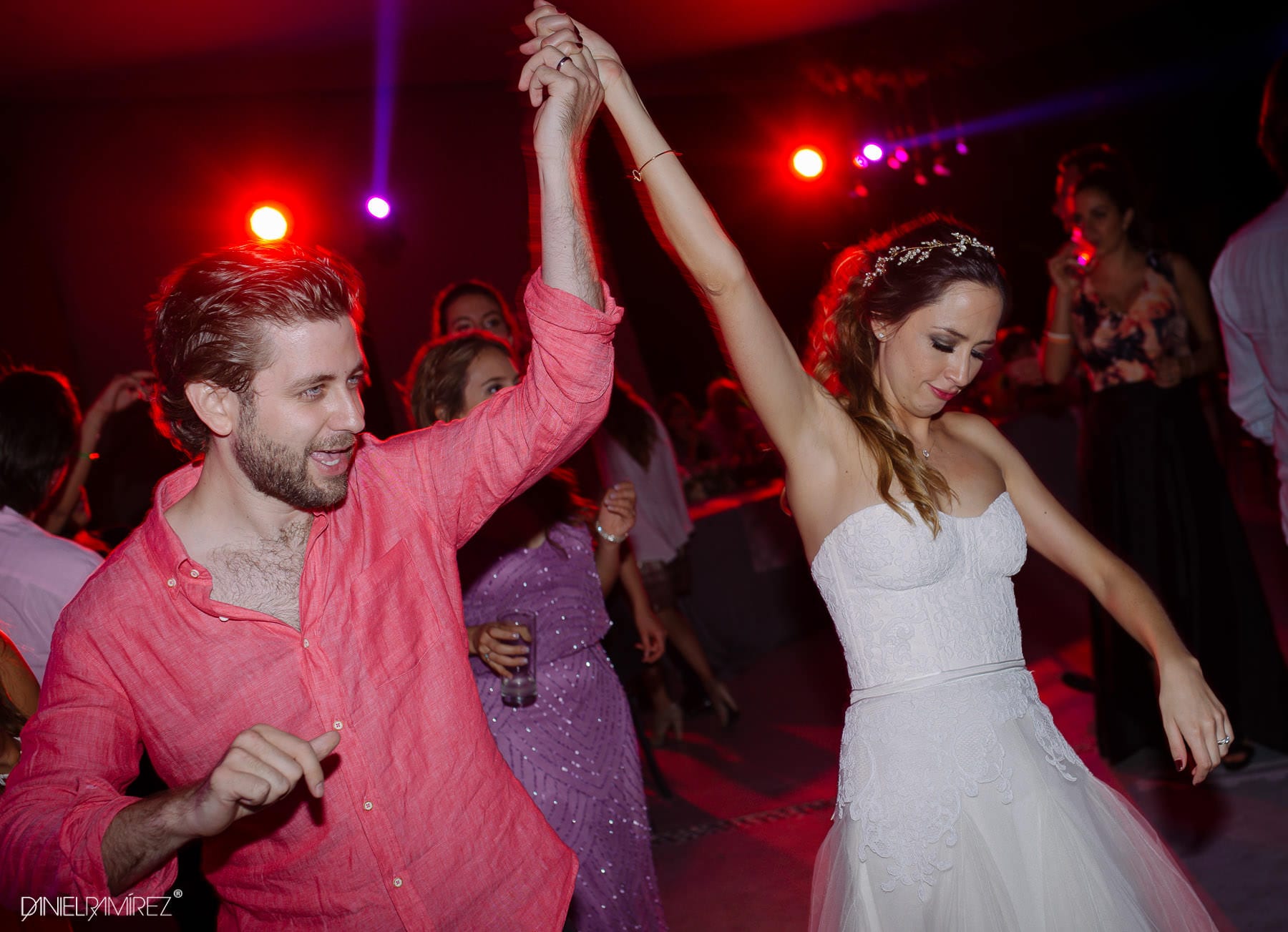 fiesta en rojo azafran