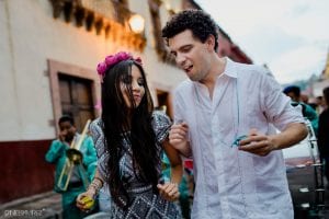 boda callejoneada